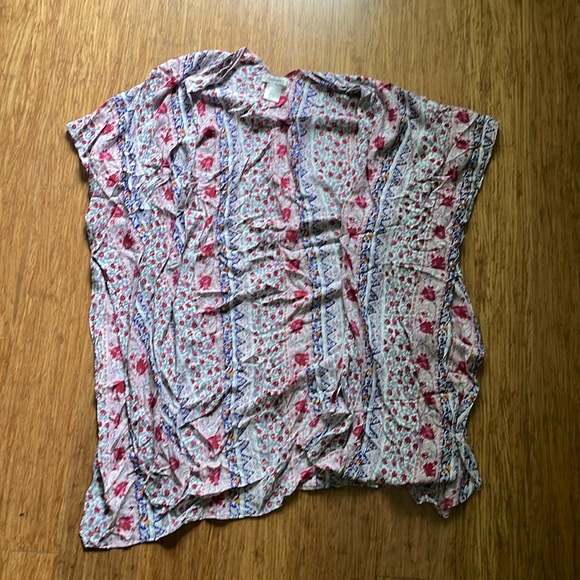 Francesca’s Floral Kimono - Picture 1 of 2